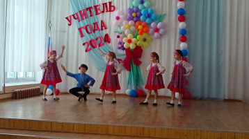 "Ухажёр" открыл конкурс "Учитель года" "Ухажёр" открыл конкурс "Учитель года".